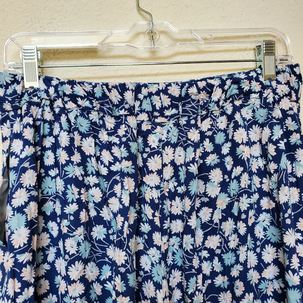 Madewell Blue and White Floral Wide-Leg Pants.  Size Medium - Picture 6 of 9